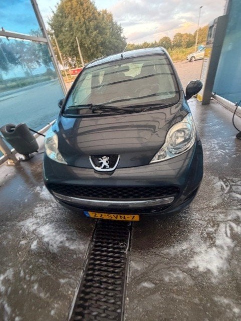 Peugeot 107 1.0 12V 5DR 2011 Grijs, Auto's, Voorwielaandrijving, Stof, Zwart, 4 stoelen