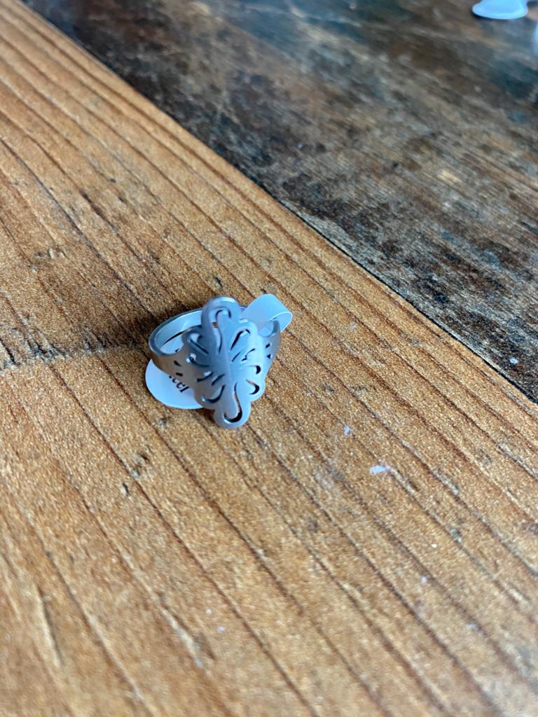 Stalen ring met vlinder motief - Maat 17, IJzer of Staal, Nieuw, Ophalen of Verzenden, 17 tot 18
