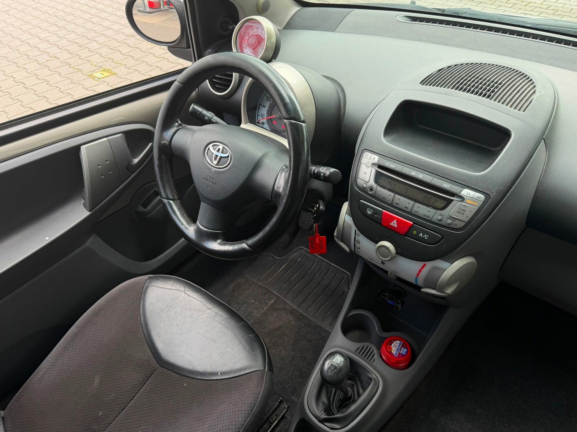 Toyota Aygo 1.0-12V|aairco|half leer|Rijklaar, Voorwielaandrijving, Gebruikt, Bruin, 4 stoelen