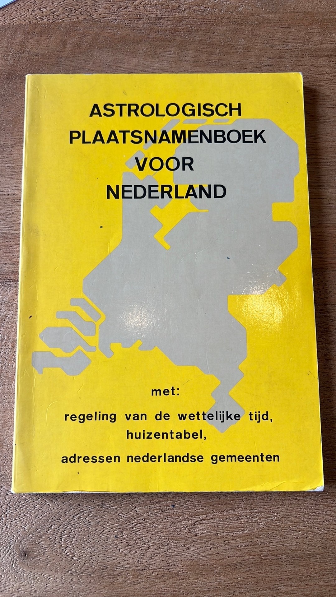 Astrologisch plaatsnamenboek voor nederland, Boeken, Ophalen of Verzenden, Gelezen, Spiritualiteit algemeen, Overige typen