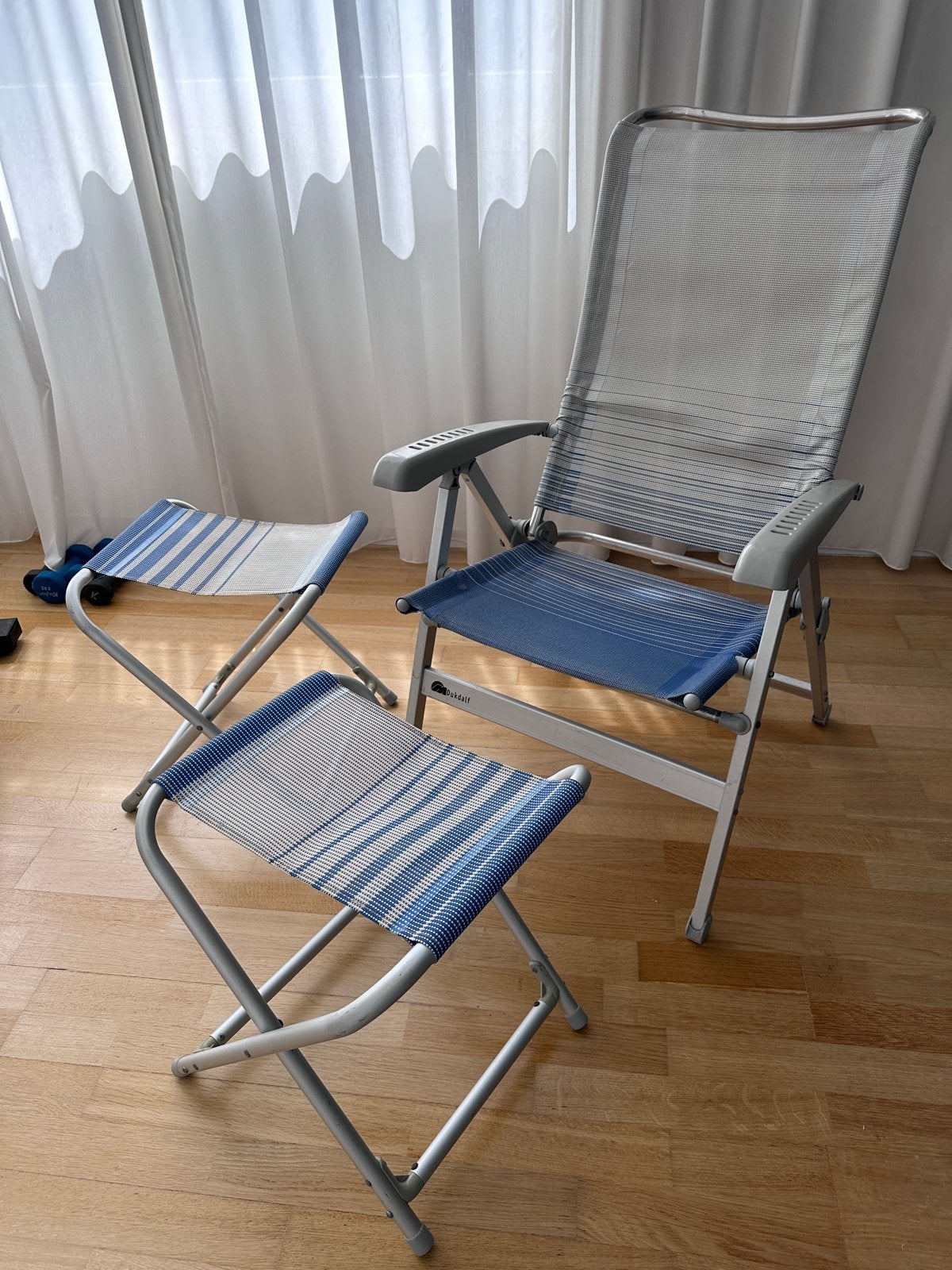 4 Campingstoelen met voetenbankjes en bijzettafeltjes, Ophalen of Verzenden, Gebruikt, Campingstoel