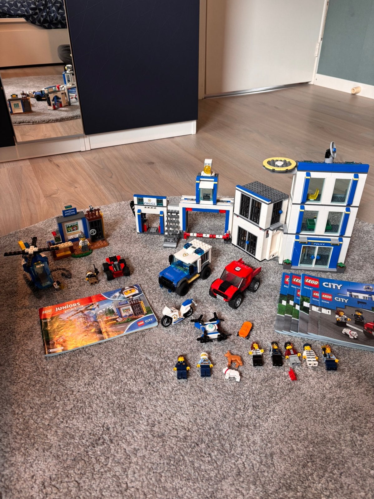 Lego 60246 politiebureau en 10751 politieachtervolging, Kinderen en Baby's, Speelgoed | Duplo en Lego, Gebruikt, Lego, Ophalen of Verzenden