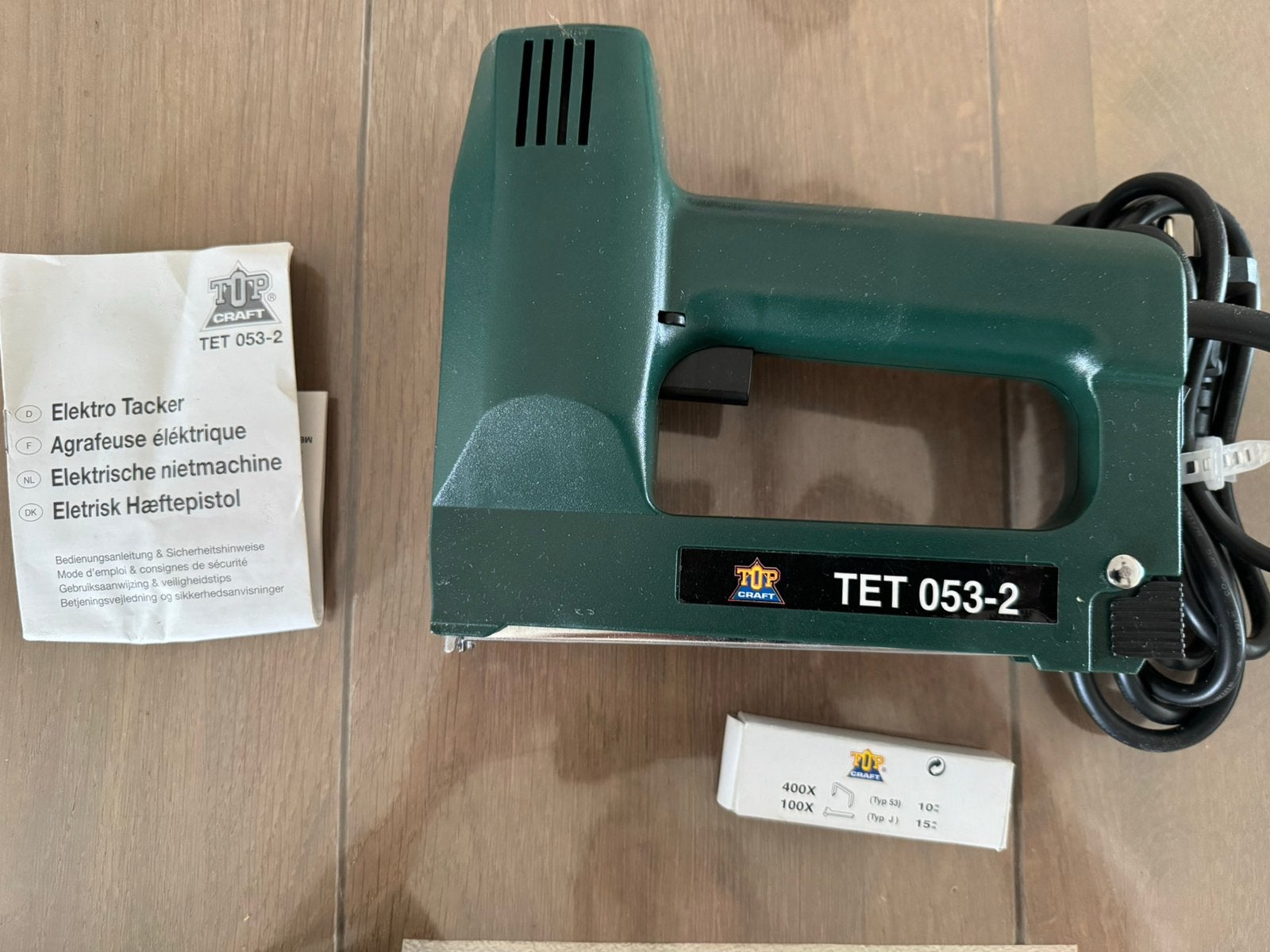 Elektrische nietmachine met nieuw pak nietjes zgan, Ophalen, Zo goed als nieuw