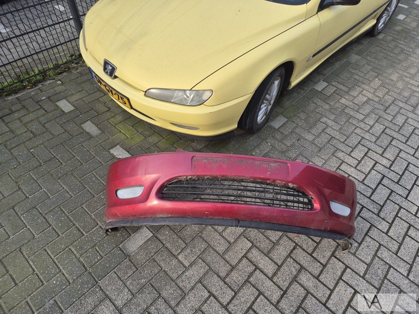 Peugeot 406 coupe 1997 - 2003 voorbumper SCHADES zie foto's, Auto-onderdelen, Carrosserie en Plaatwerk, Gebruikt, -, Voor, -