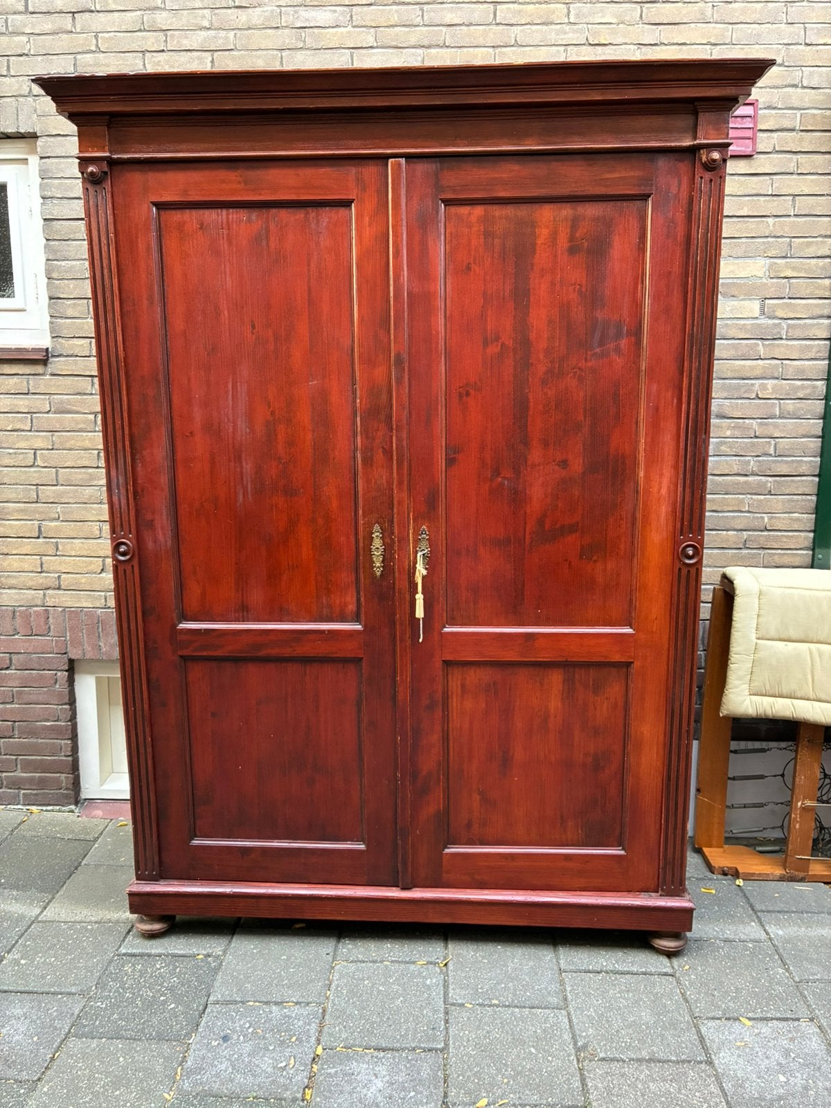 Oude kleding kast met 2 deuren., Antiek en Kunst, Antiek | Meubels | Kasten, Ophalen