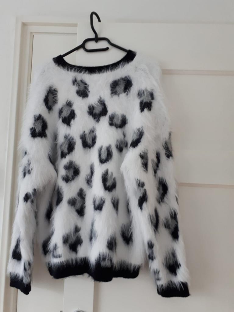 Dames trui fluffy maat L, Kleding | Dames, Ophalen, Zo goed als nieuw, Maat 38/40 (M)