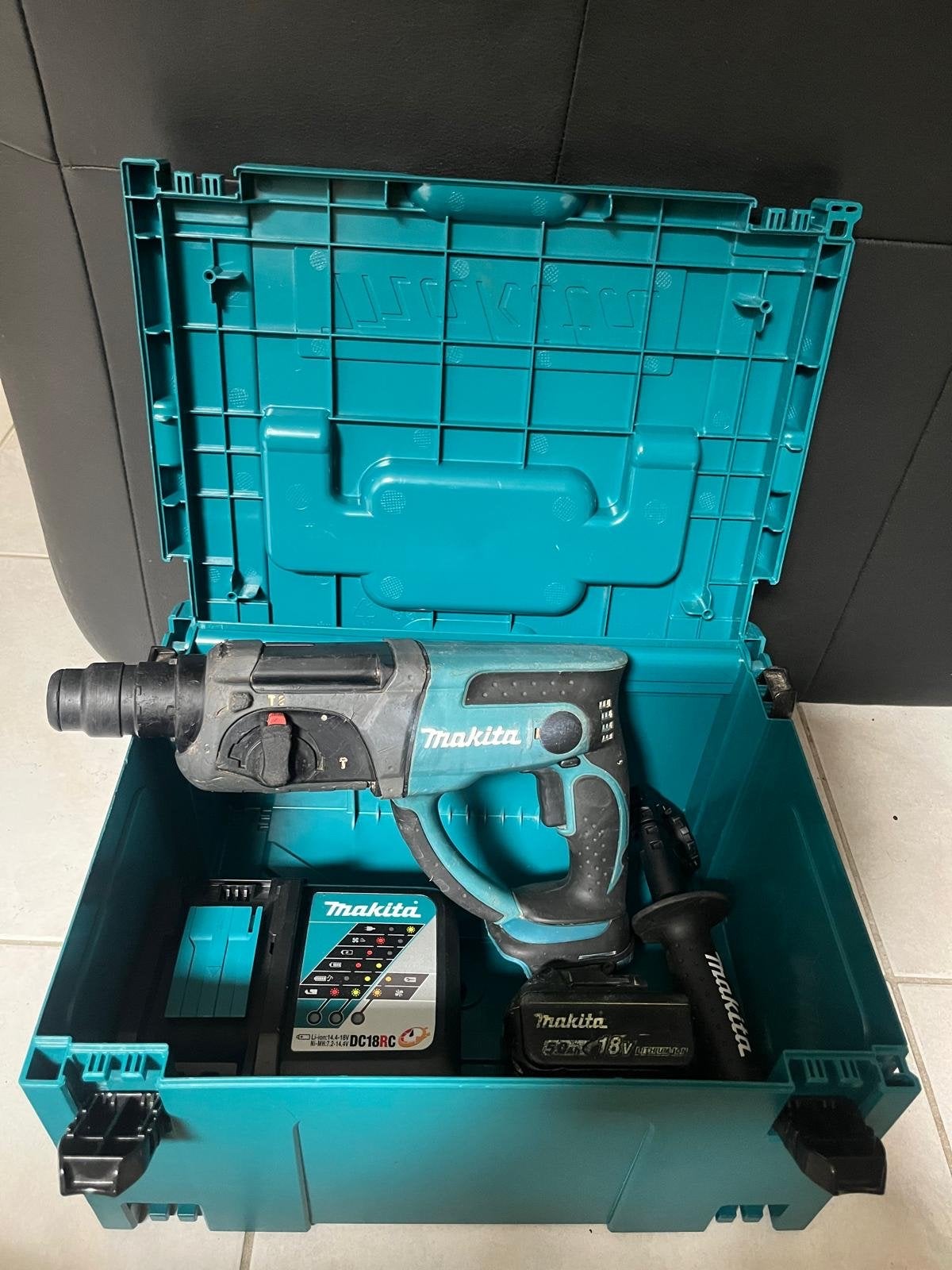 Makita Boorhamer met accu, lader en koffer, Doe-het-zelf en Verbouw, Gereedschap | Boormachines, Boor- en/of Breekhamer, Ophalen of Verzenden
