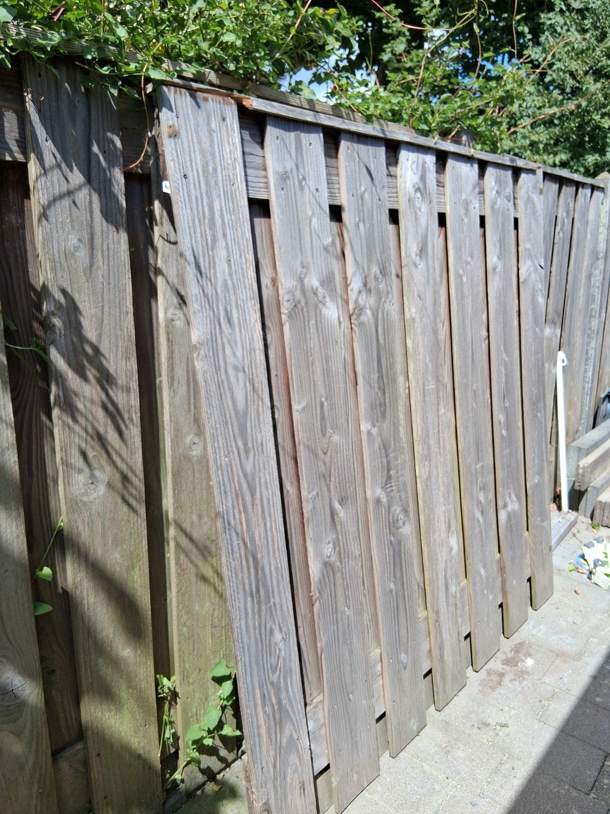 Gebruikte schutting met betonpaal in goede staat., Ophalen, Minder dan 3 meter, Hout, 1 tot 2 meter