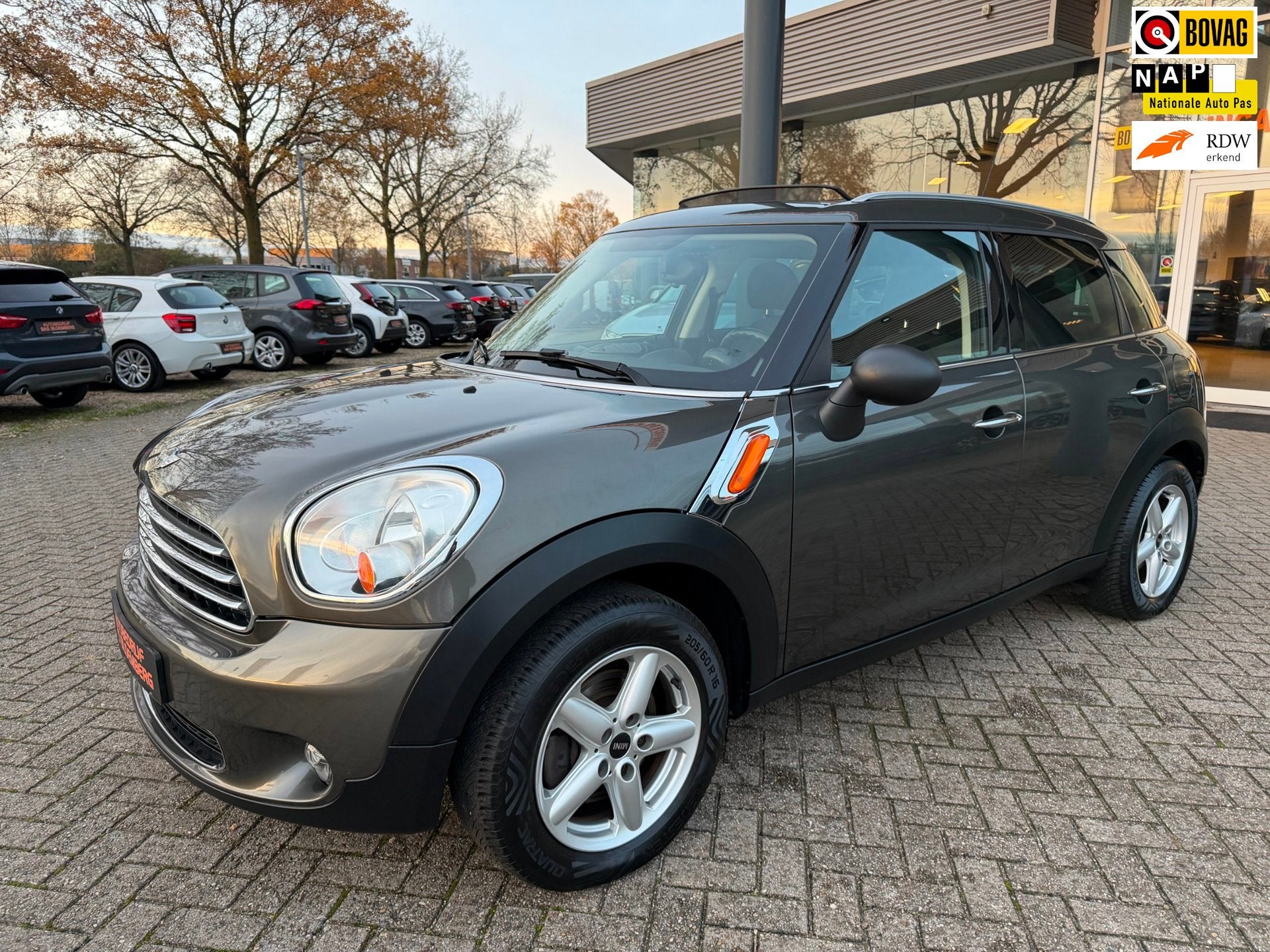 Mini Mini Countryman 1.6 One Business Pano, Navi, etc., Voorwielaandrijving, Stof, Gebruikt, Elektrische ramen