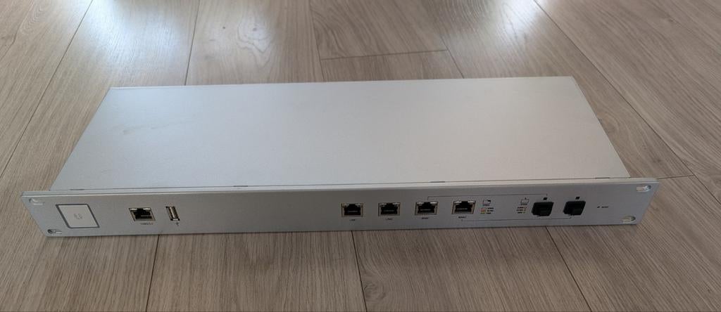 Unifi USG Pro 4, Ophalen
