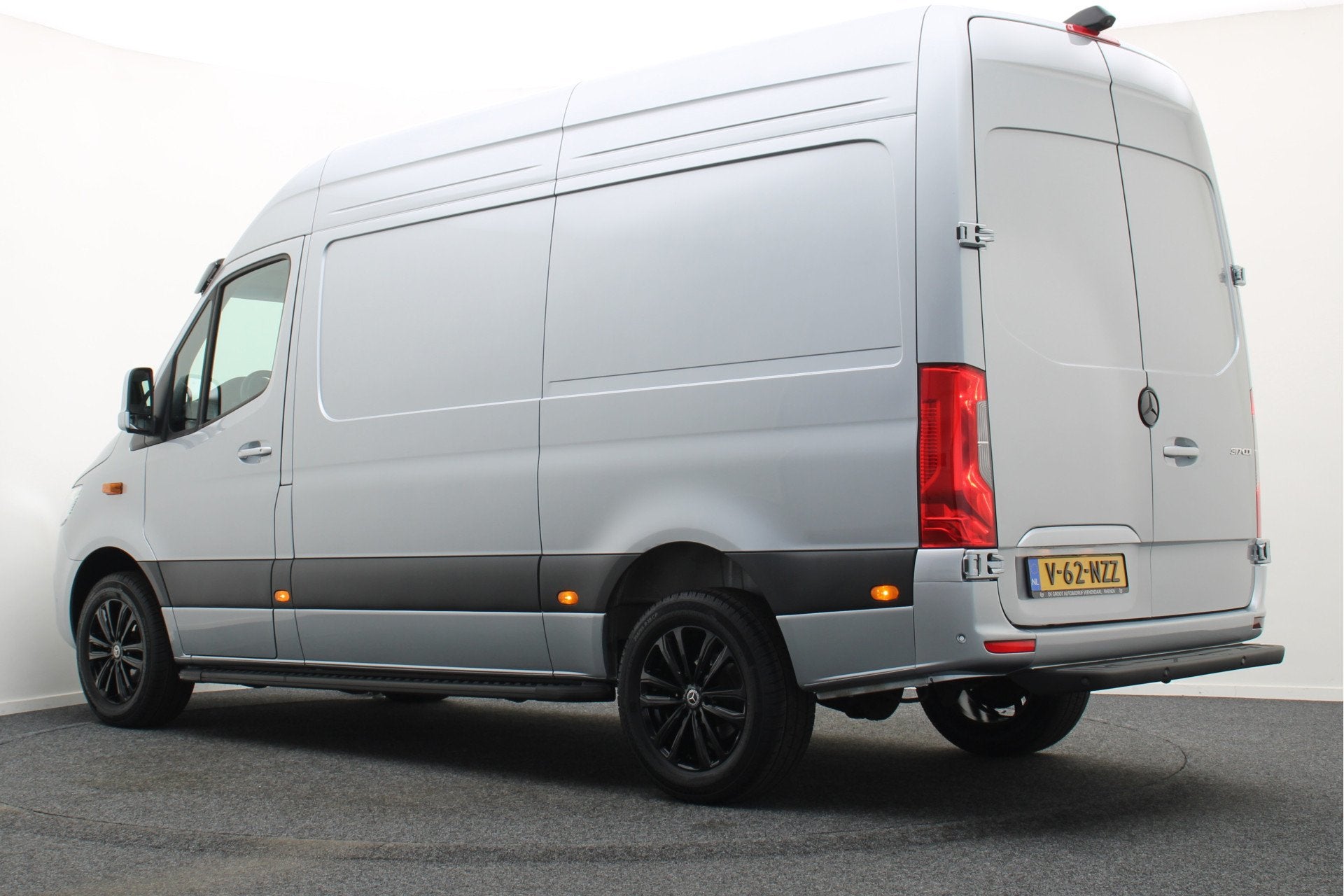 Mercedes-Benz Sprinter 317 CDI L2H2 3-Zits, LED, Dodehoeksen, Automaat, Dealer onderhouden, Gebruikt, Zwart