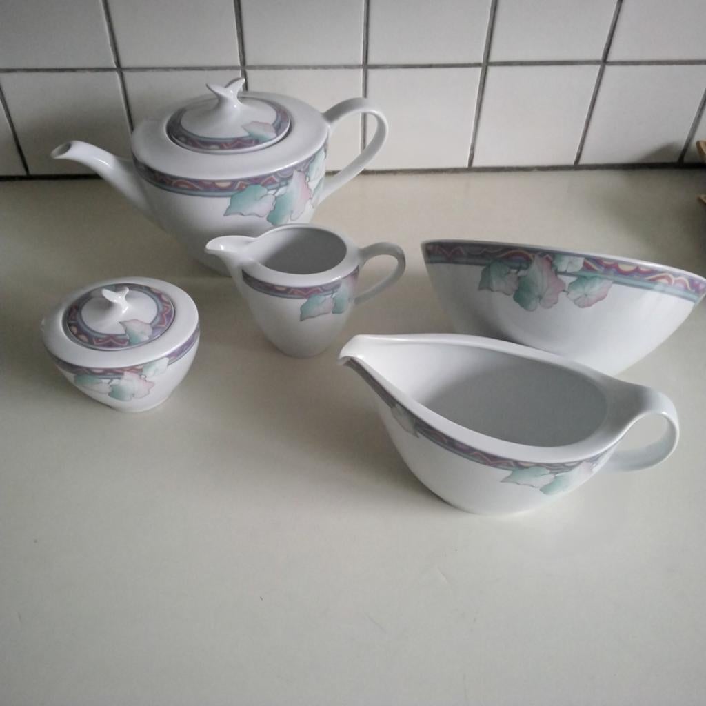 Graf von henneberg  servies clivia, Huis en Inrichting, Keuken | Servies, Ophalen of Verzenden, Zo goed als nieuw, Porselein, Overige stijlen