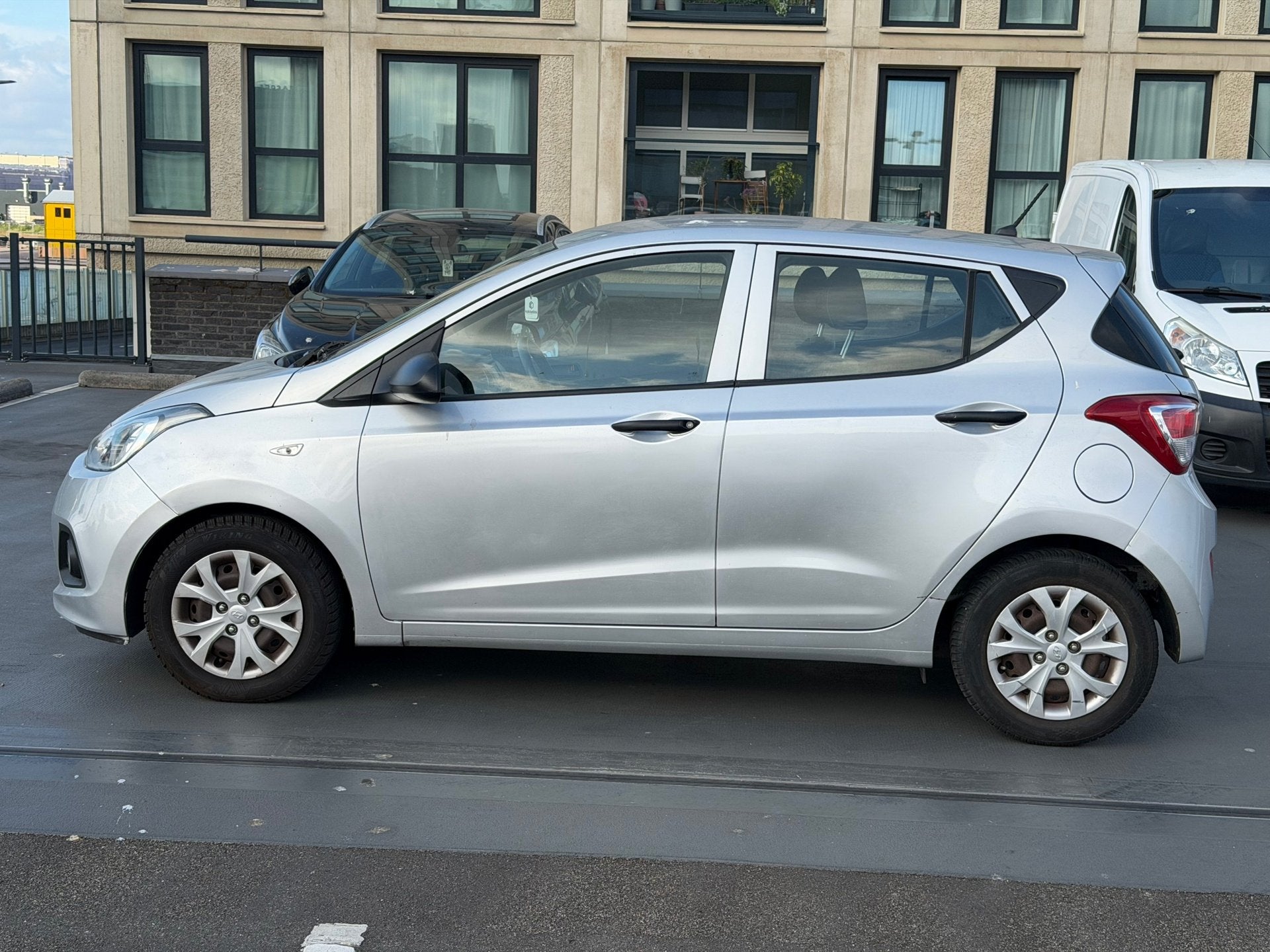 Hyundai I10 1.0i i-Motion Airco Nieuwe Koppeling Rijdt Schak, Auto's, Euro 5, Gebruikt, 31 €/maand, Origineel Nederlands