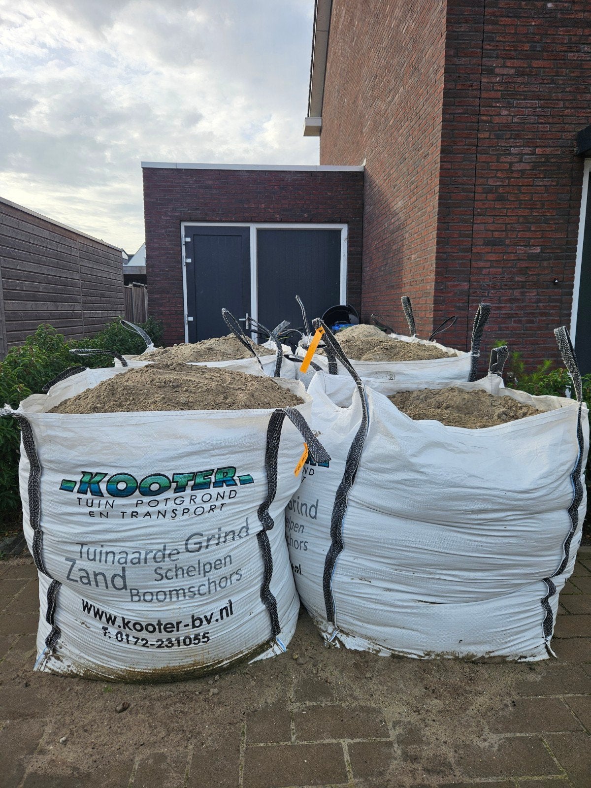 Gratis: 5 big bags schoon ophoogzand - overscheppen mogelijk, Tuin en Terras, Ophalen, Overige typen