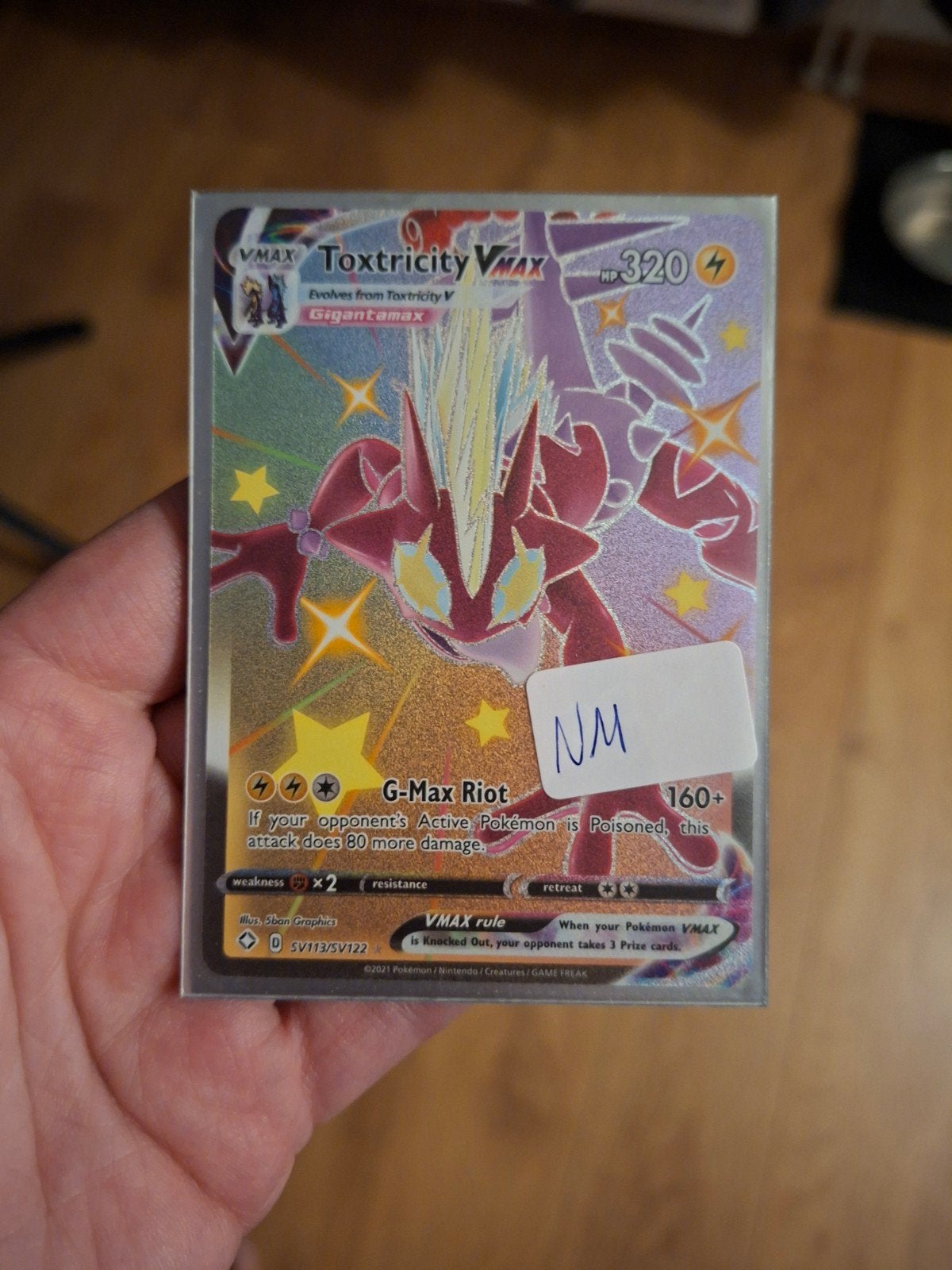 Toxtricity VMAX SV113/SV122 Shiny Pokémon Kaart, Hobby en Vrije tijd, Verzamelkaartspellen | Pokémon, Ophalen of Verzenden, Zo goed als nieuw