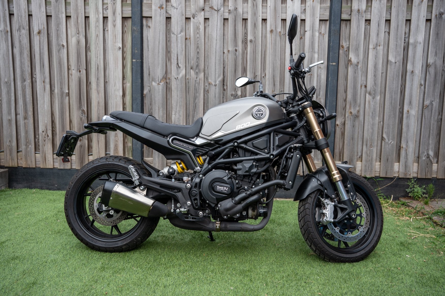Benelli Leoncino 800 uit 2022 - weinig km op de teller, Motoren, Particulier, Naked bike