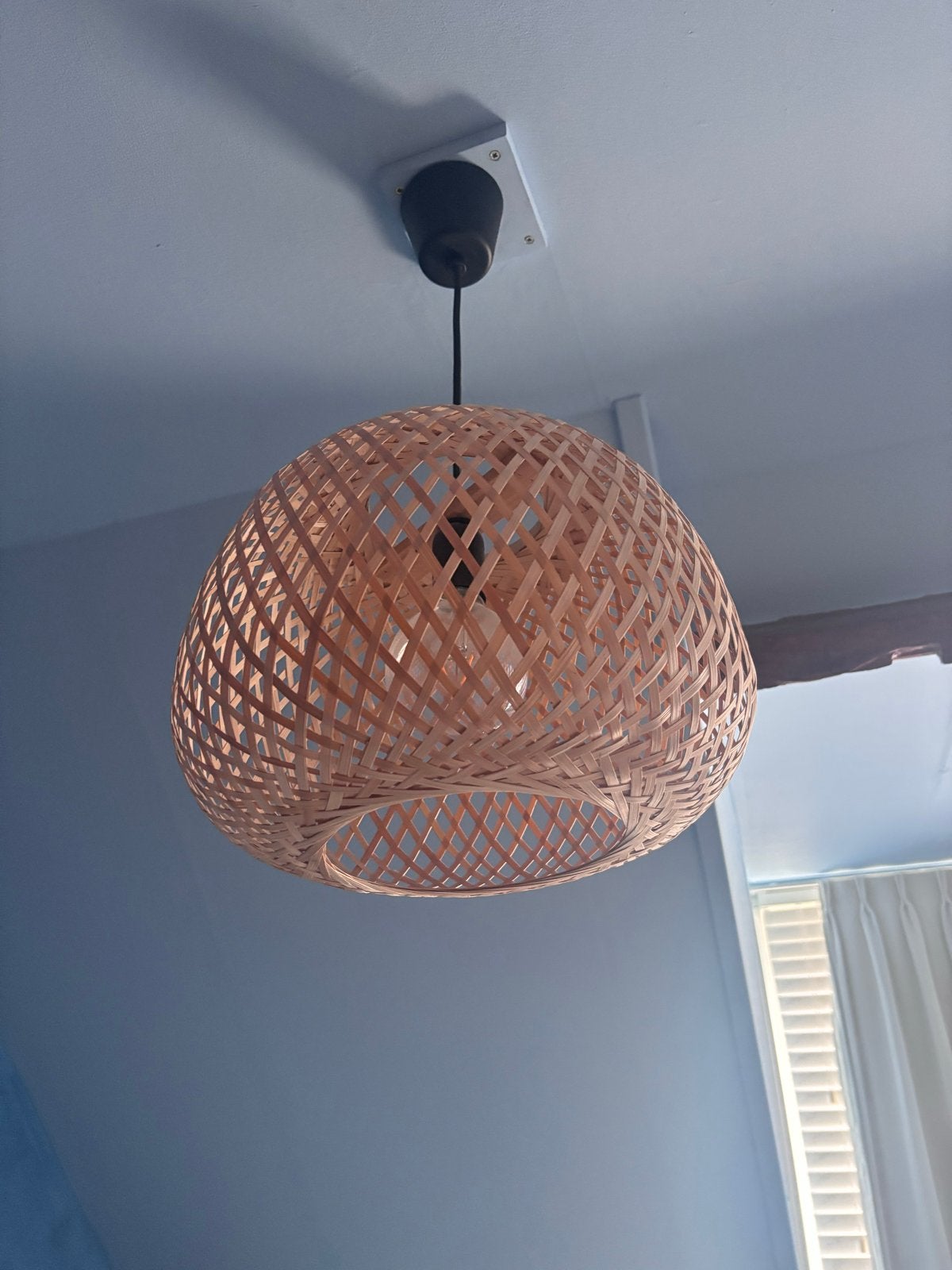 Rotan hanglamp - Natuurlijke uitstraling, Ophalen of Verzenden, Zo goed als nieuw, Natuurlijk materiaal, E27 (groot)