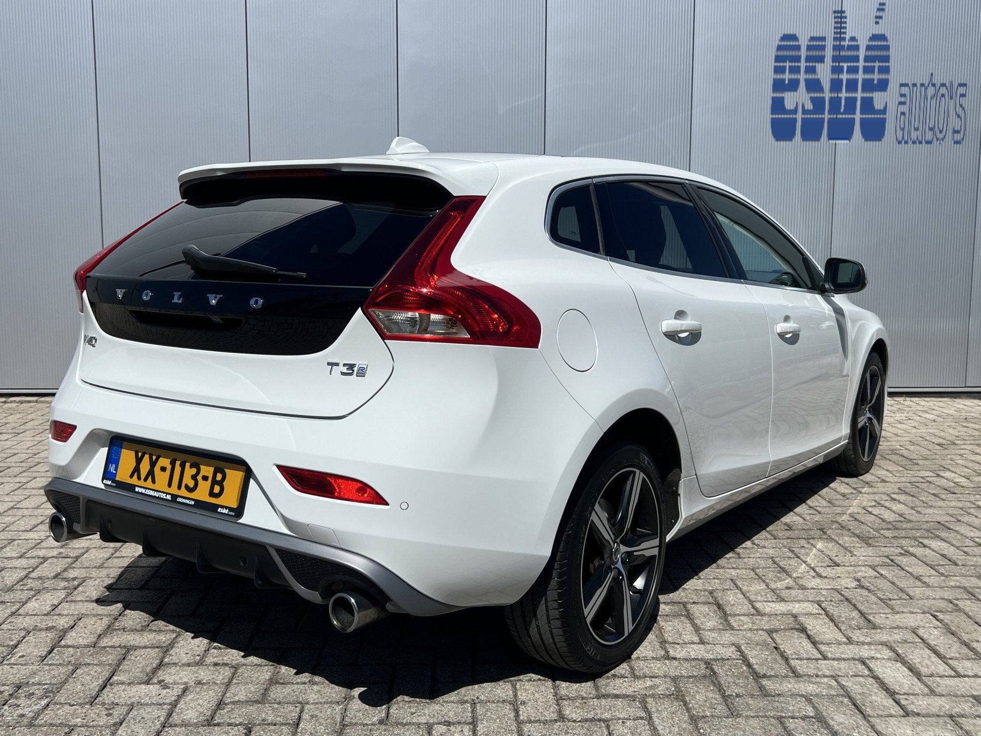 Volvo V40 1.5 T3 Automaat R-Design Polar + Sport Panoramadak, Auto's, Dealer onderhouden, 4 cilinders, Wit, Origineel Nederlands