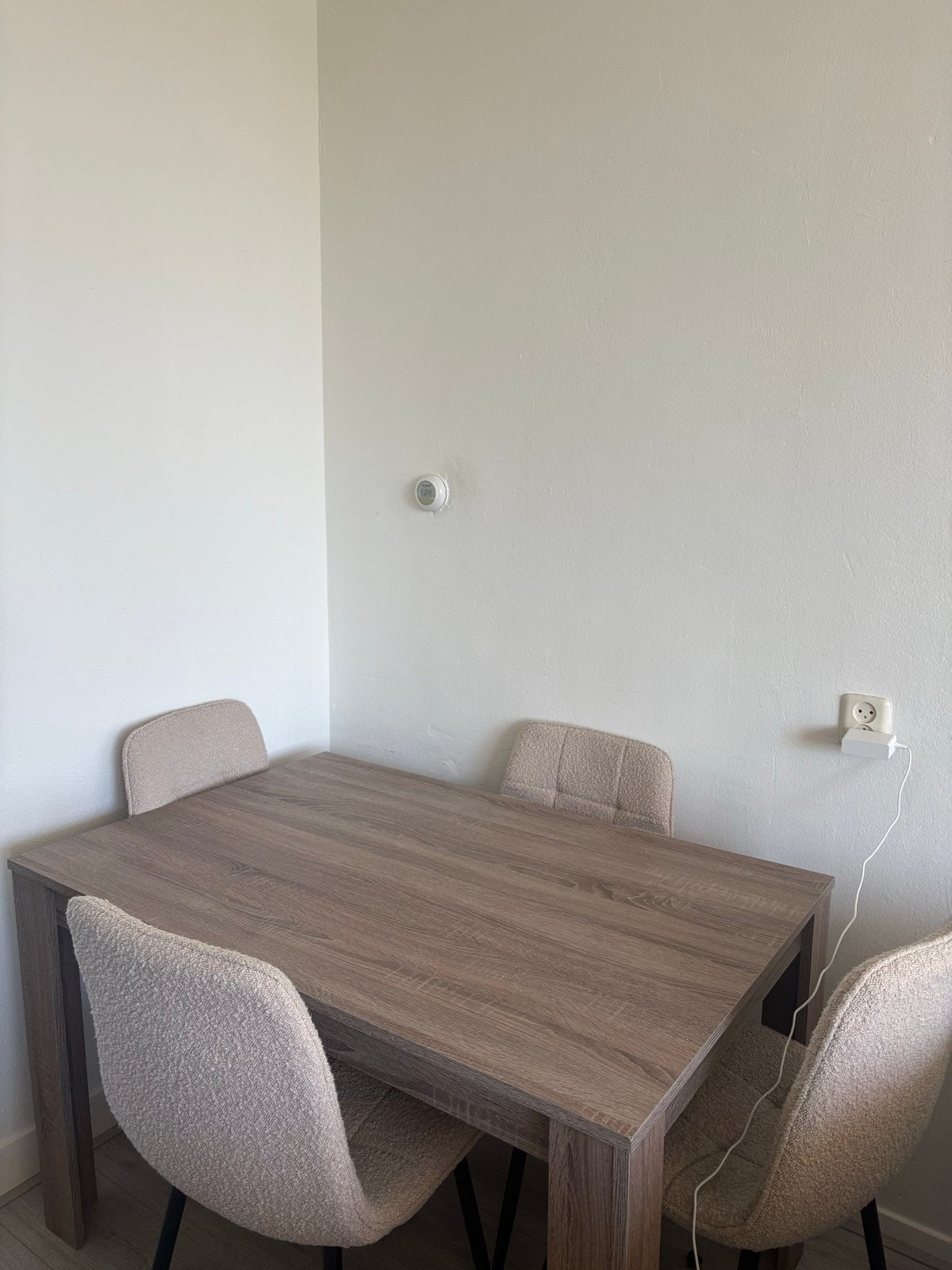 Eettafel met 4 stoelen - Zo goed als nieuw, 100 tot 150 cm, Zo goed als nieuw, Vier personen, Rechthoekig