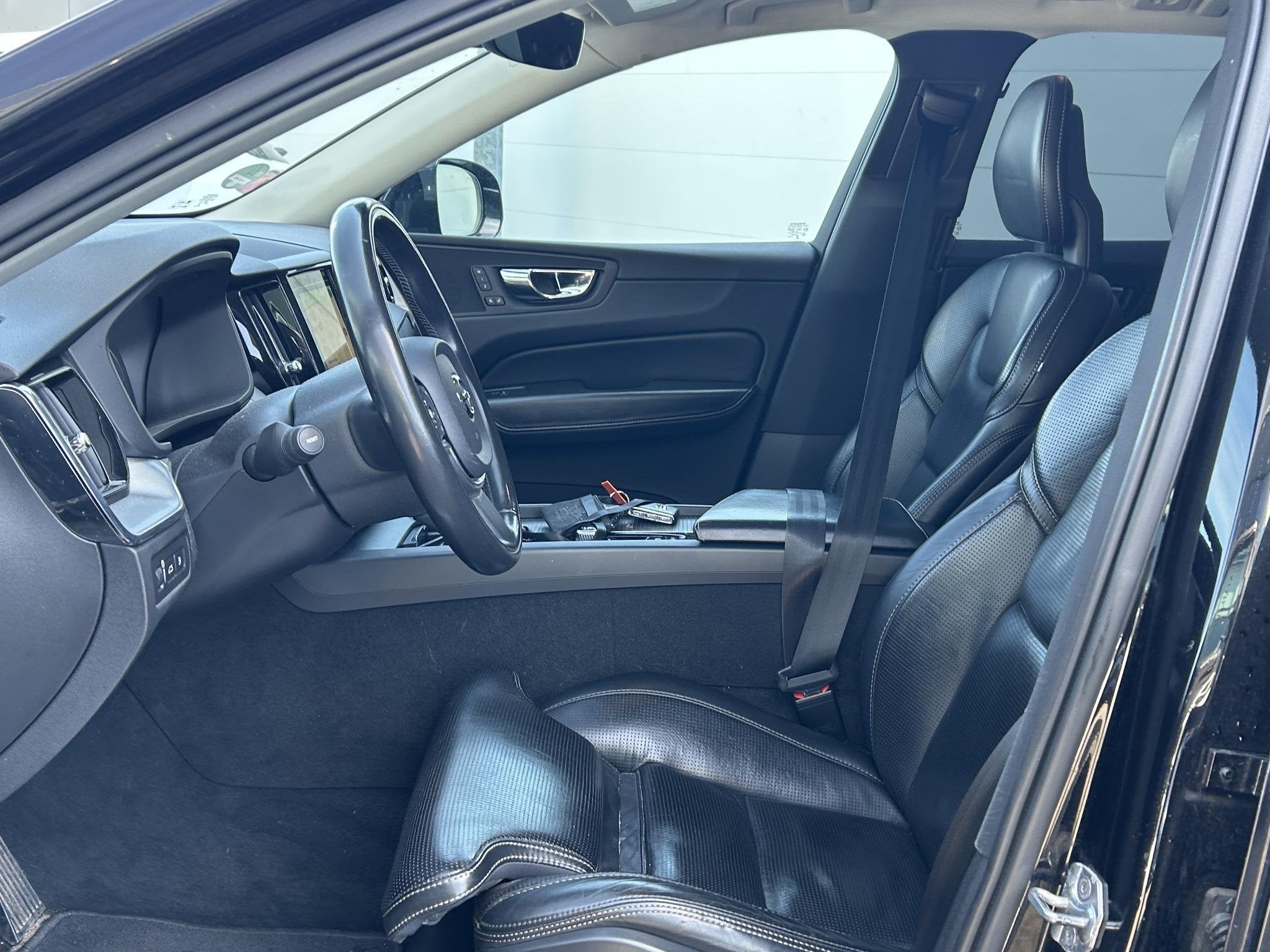 Foto 24 van Volvo XC60 2.0 T8 Twin Engine AWD Inscription | Panoramadak