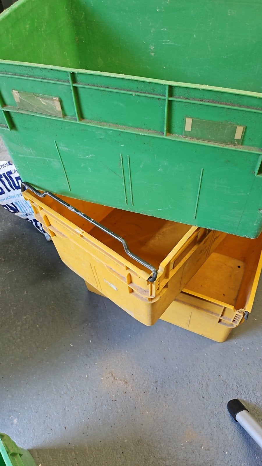 Stapelbakken van V&D met metalen handvatten, Ophalen, Gebruikt, Bak of Kist