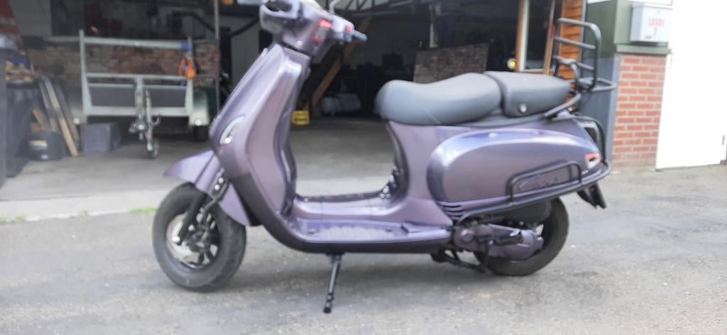 Mooie Capri scooter Te Koop, Ophalen, 49 cc, Zo goed als nieuw, Santini Capri
