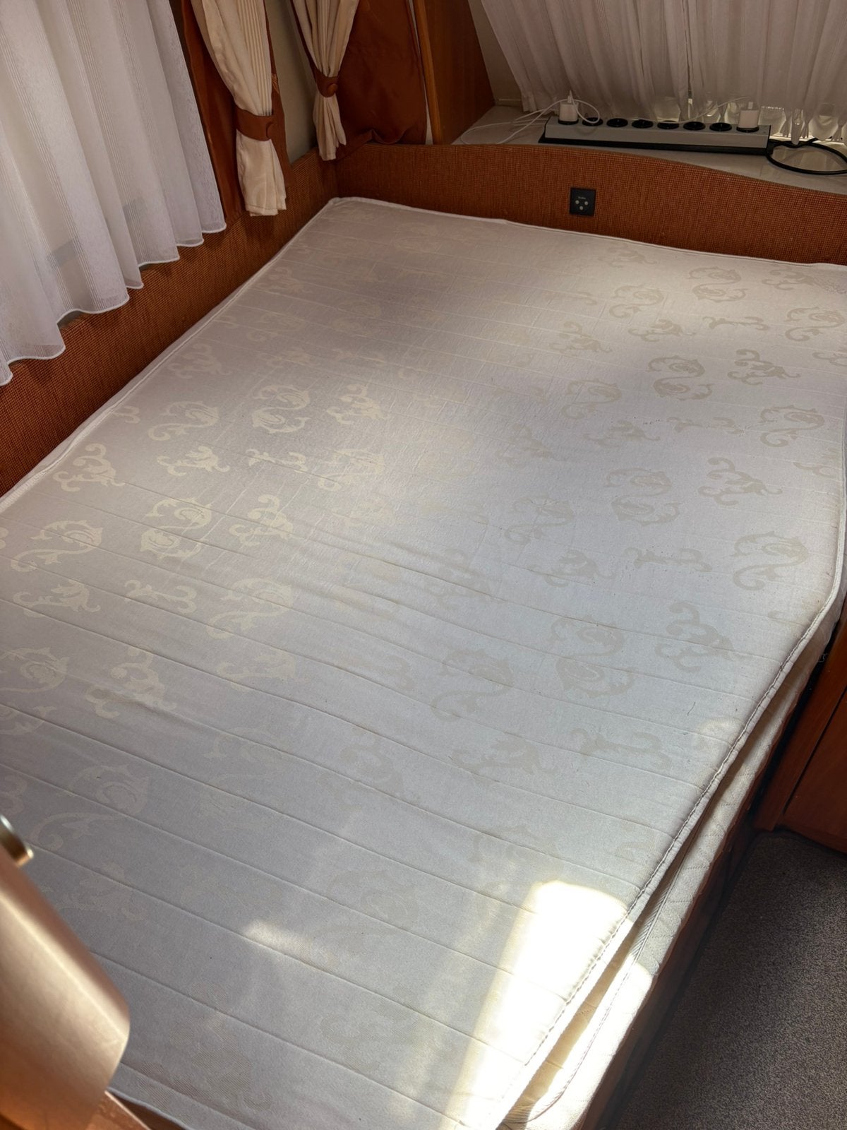 Topper Hobby caravan - Frans bed, Caravans en Kamperen, Ophalen, Zo goed als nieuw