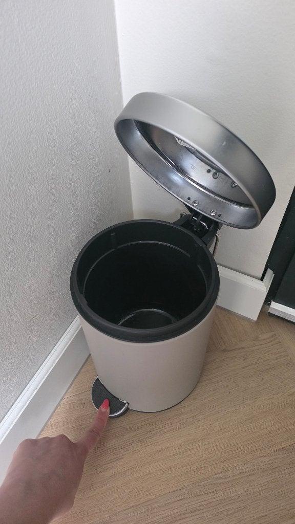 Afvalemmer te koop, Ophalen, Kunststof, Met pedaal, Zo goed als nieuw