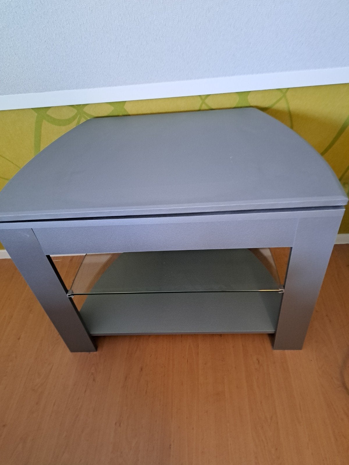 Moderne tv-meubel met glazen plank - Grijs, Ophalen, Gebruikt, 100 tot 150 cm, Minder dan 100 cm