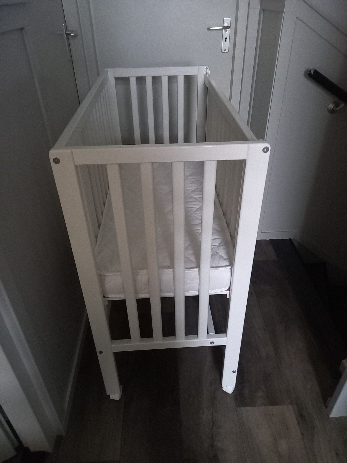Wit houten wiegje met matras. Merk Fillikid co sleeper., Kinderen en Baby's, Ophalen, Zo goed als nieuw