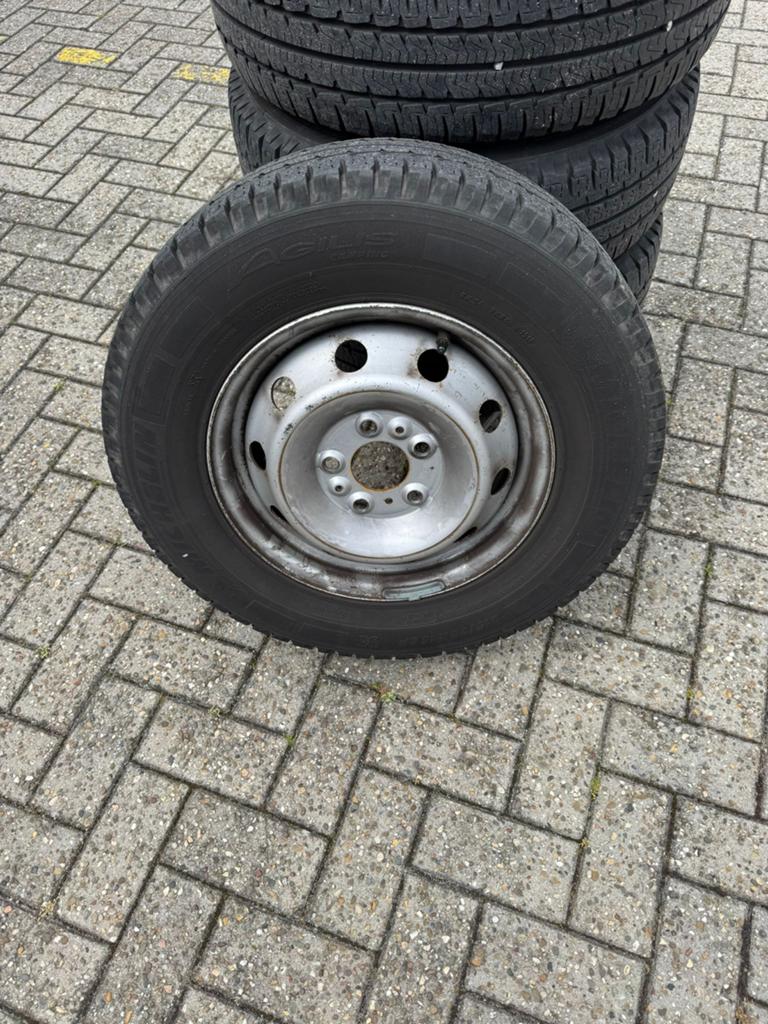 Set Michelin Agilis camping 215/70/R15 CP banden met velg, Ophalen, Gebruikt