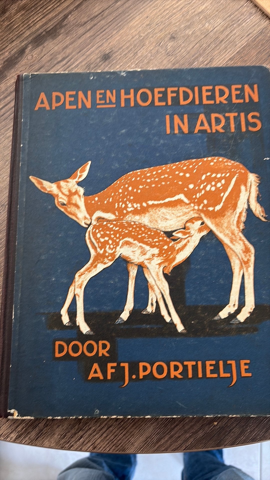 Apen en hoefdieren in artis, Ophalen of Verzenden, Gelezen