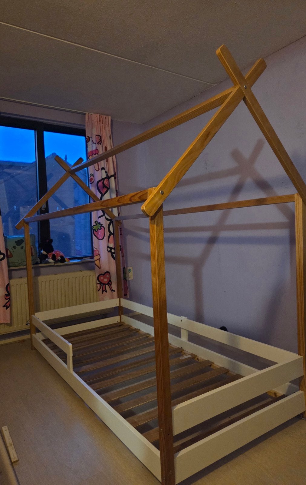 Houten kinderbed huisje, 85 tot 100 cm, Zo goed als nieuw, 180 cm of meer, Ophalen