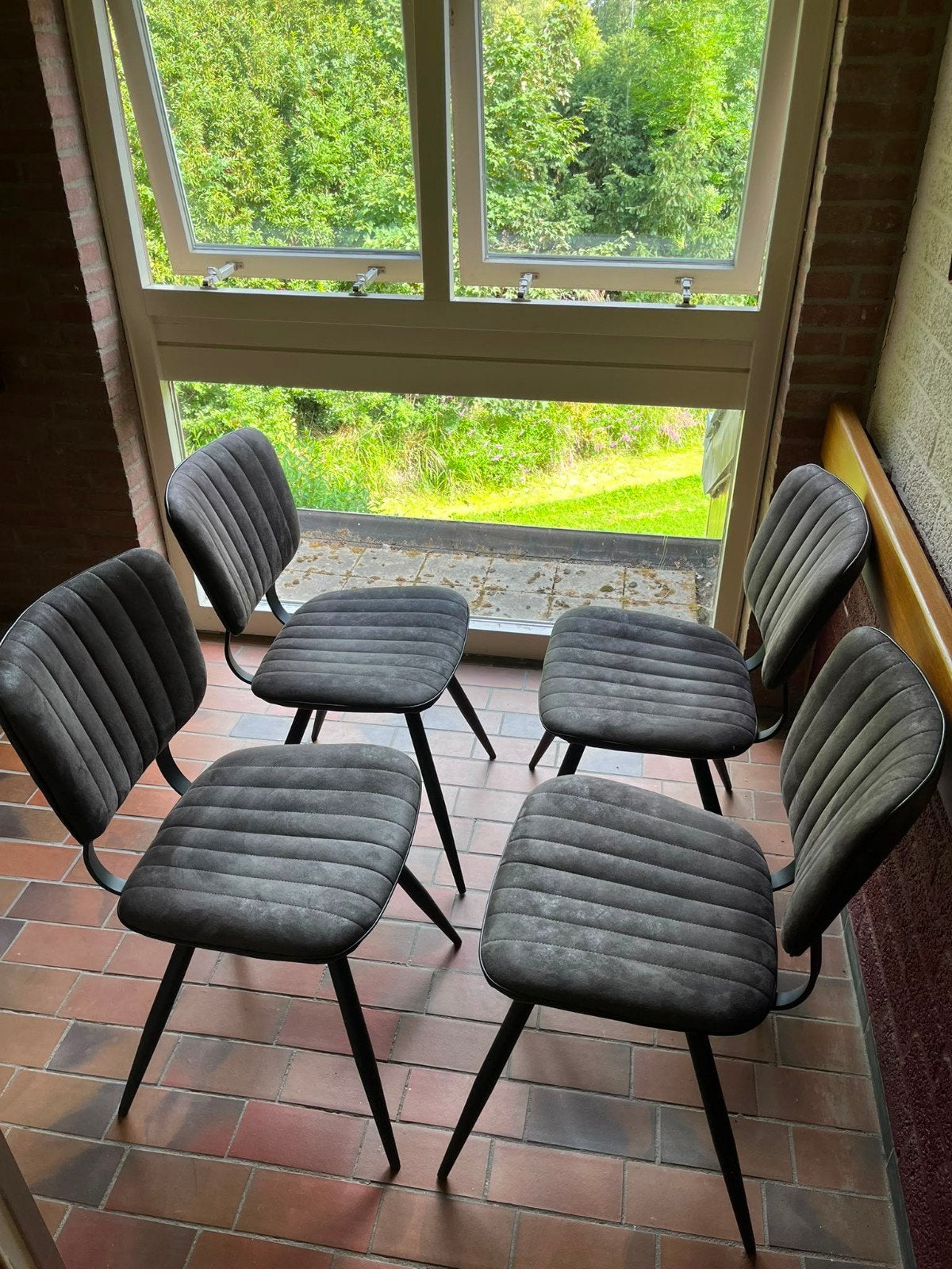 4 grijze velvet/stof eetkamerstoelen - zien er goed uit, Huis en Inrichting, Stoelen, Ophalen, Zo goed als nieuw, Vier, Stof