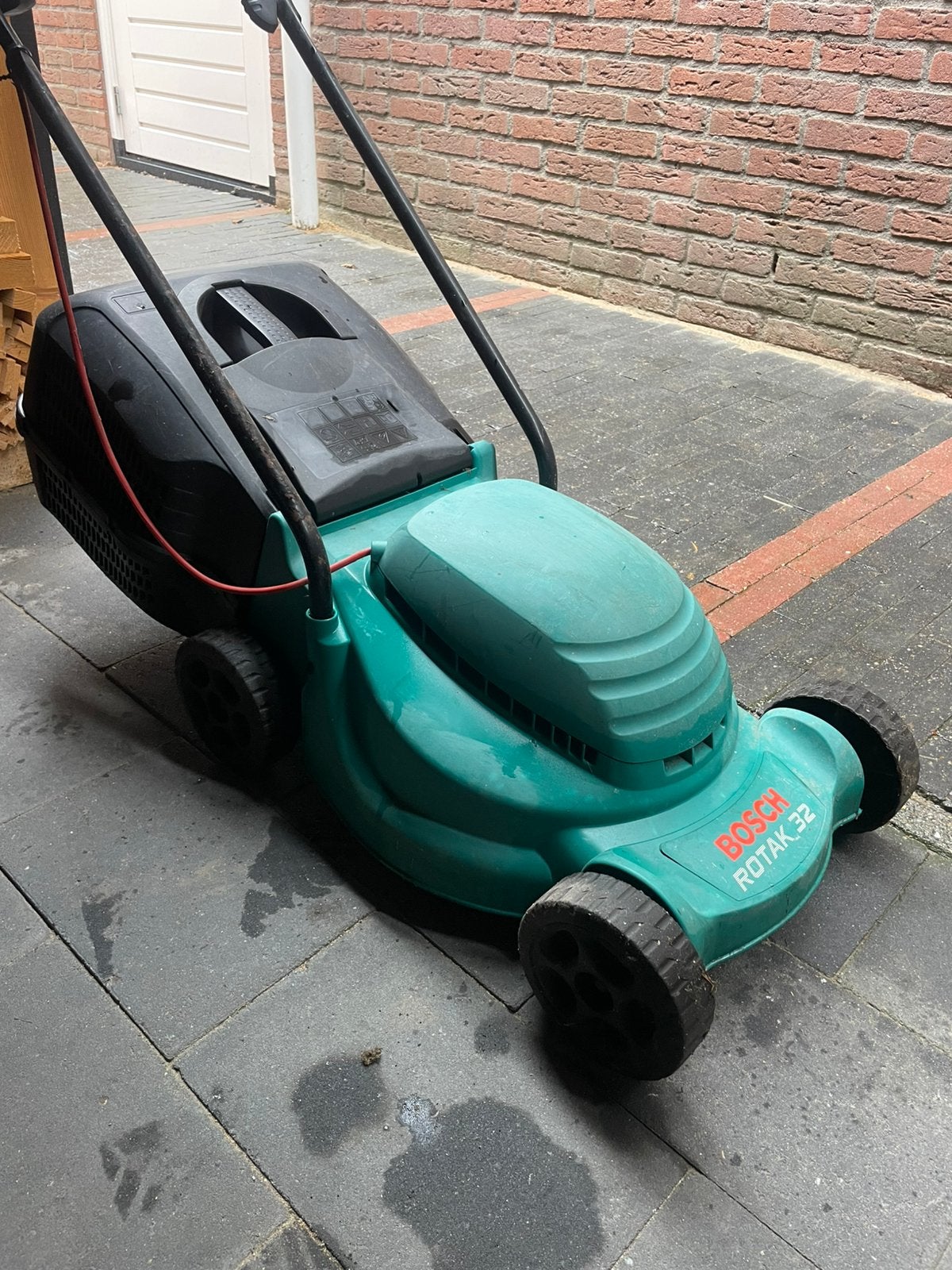 Grasmaaier Bosch Rotak 32 met opvangbak!, Tuin en Terras, Grasmaaiers, Ophalen, Gebruikt, Elektrische grasmaaier