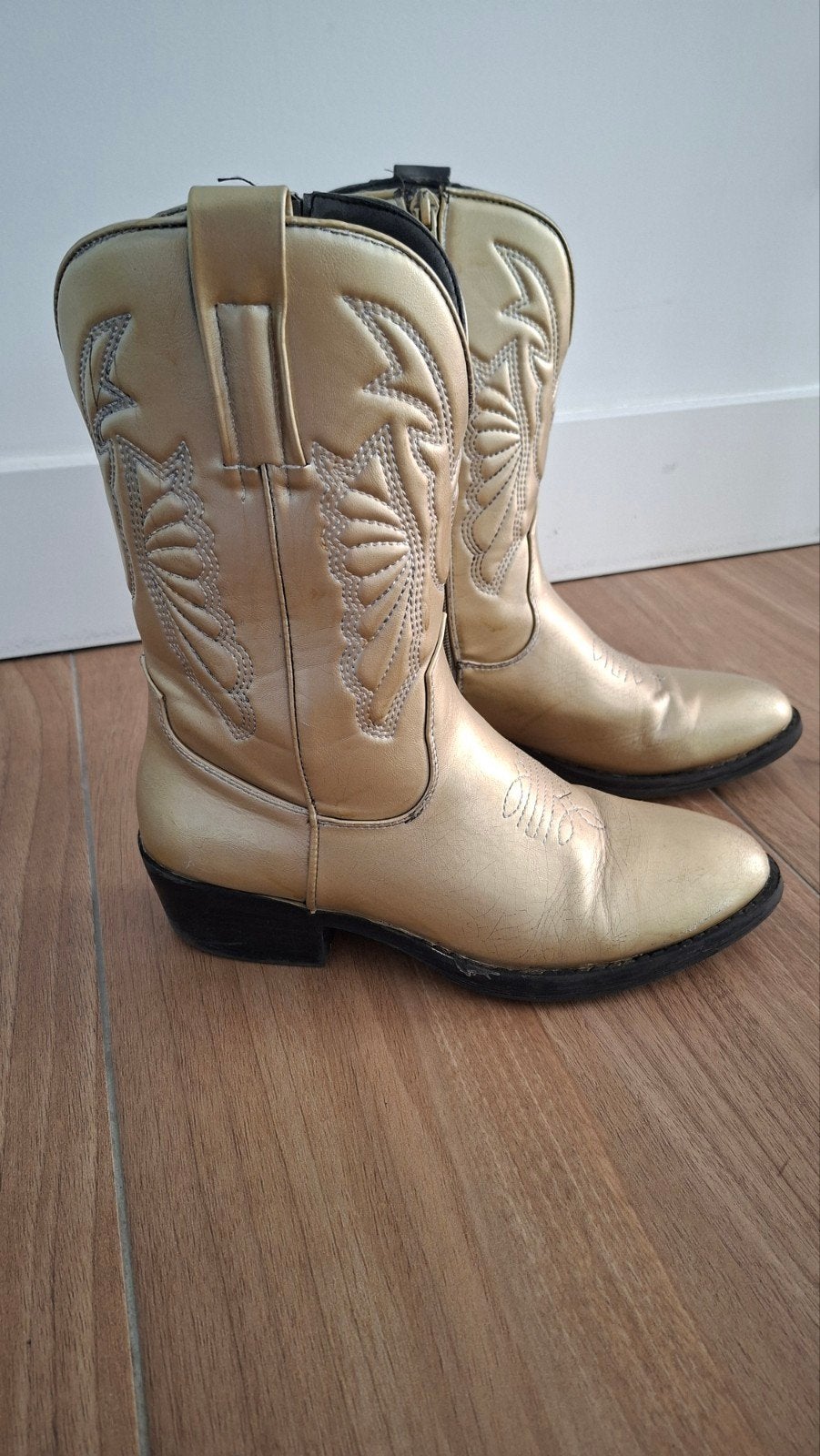 Gouden laarsjes maat 39, Kleding | Dames, Overige kleuren, Lage of Enkellaarzen, Ophalen of Verzenden, Graceland