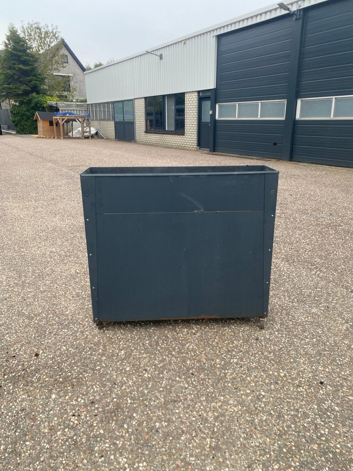 plantenbak op wielen 2 stuks 1 meter lang 85 cm hoog, Ophalen, Gebruikt, Binnen, Metaal