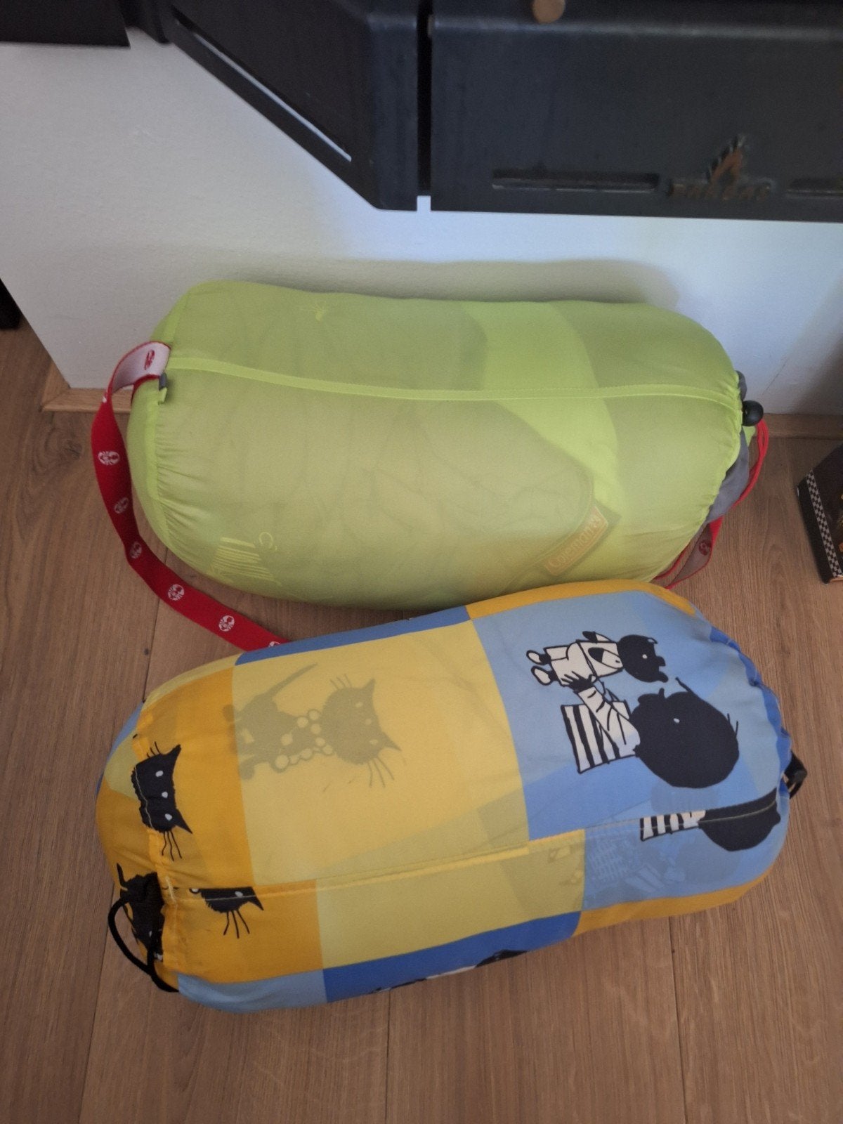 2 kinderslaapzakken, 1 Jip en Janneke,  1 effen groen, Ophalen, Gebruikt