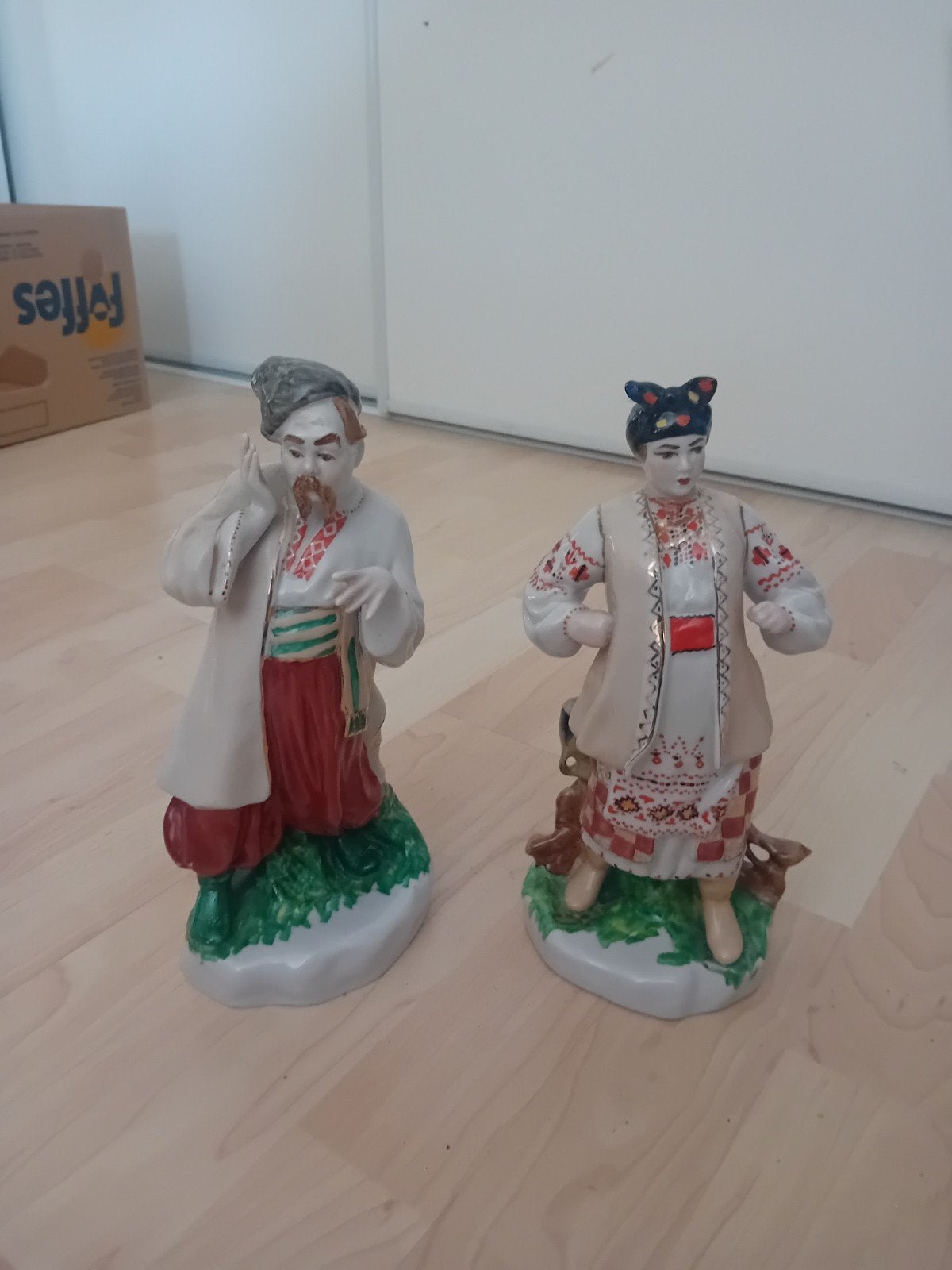 Vintage Porseleinen Beeldjes - Oekraïense Klederdracht, Verzamelen, Ophalen of Verzenden, Gebruikt