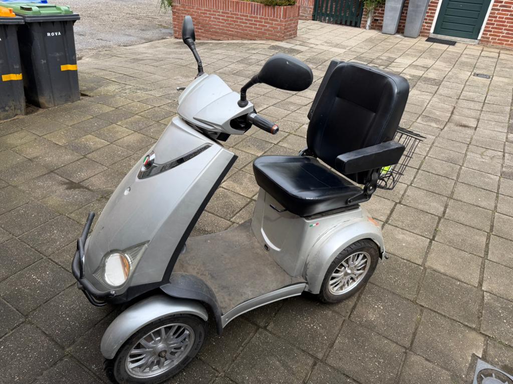Scootmobiel 60v nieuwe accus en lader, Ophalen, Zo goed als nieuw, Overige typen, Overige merken