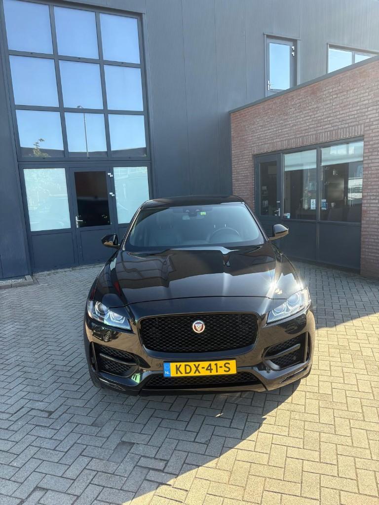 Jaguar F-Pace 3.0 V6 Supercharged 340pk AWD Aut 2017 Zwart, Automaat, 1828 kg, Lichtsensor, Zwart