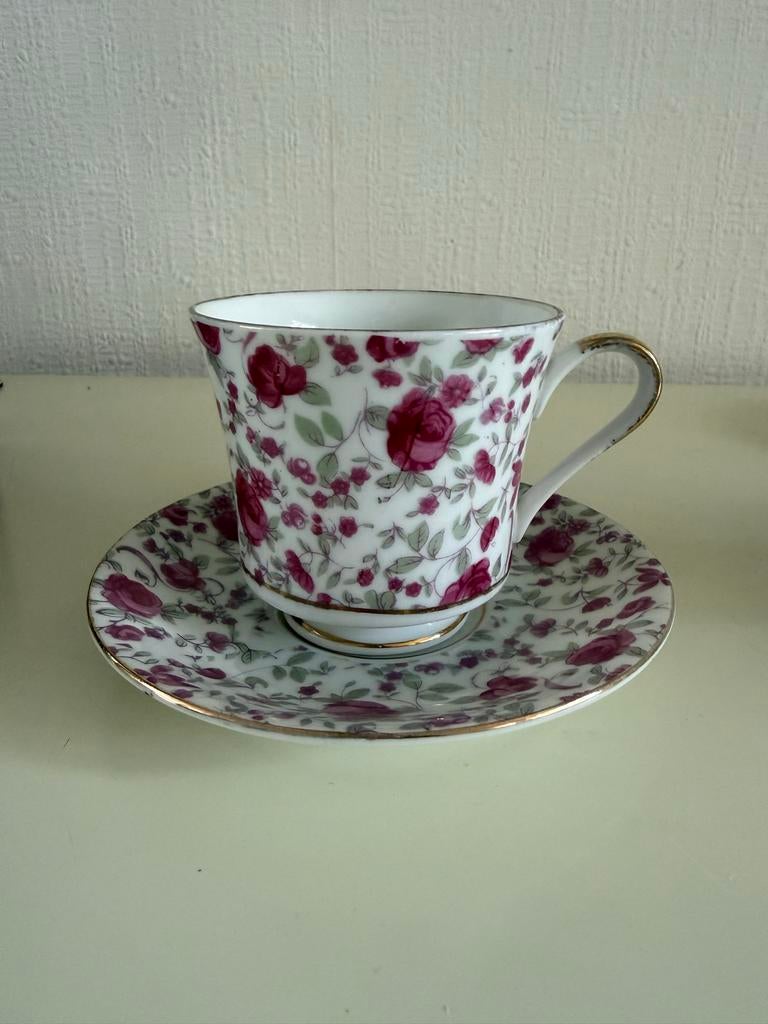 Vintage theekopje met schotel - roze bloemenpatroon, Antiek en Kunst, Antiek | Servies los, Ophalen of Verzenden
