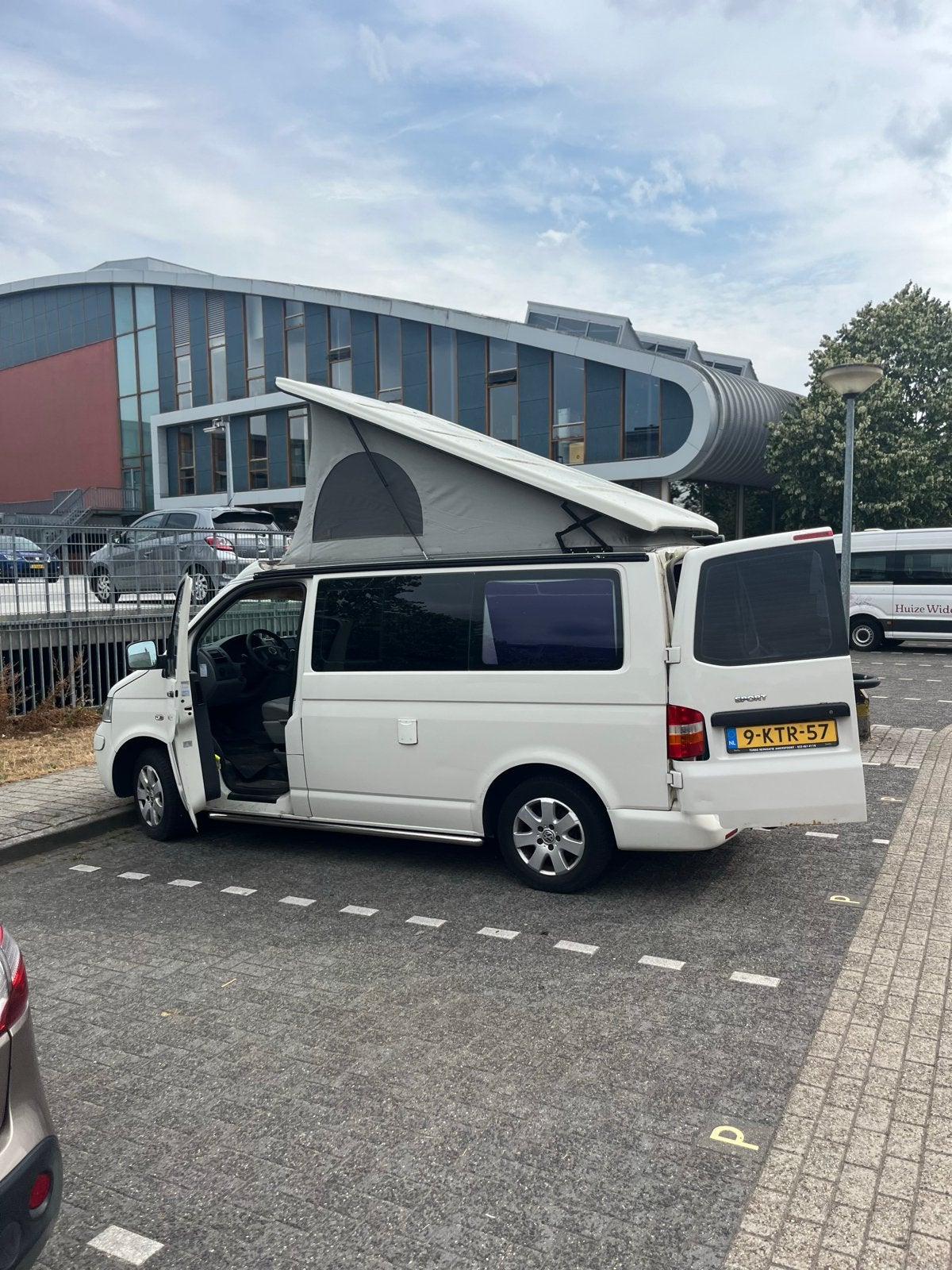 Volkswagen T5 Camper uit 2005 met hefdak en fietsrek, Caravans en Kamperen, Campers, Buscamper of Camperbus, Volkswagen, Fietsendrager