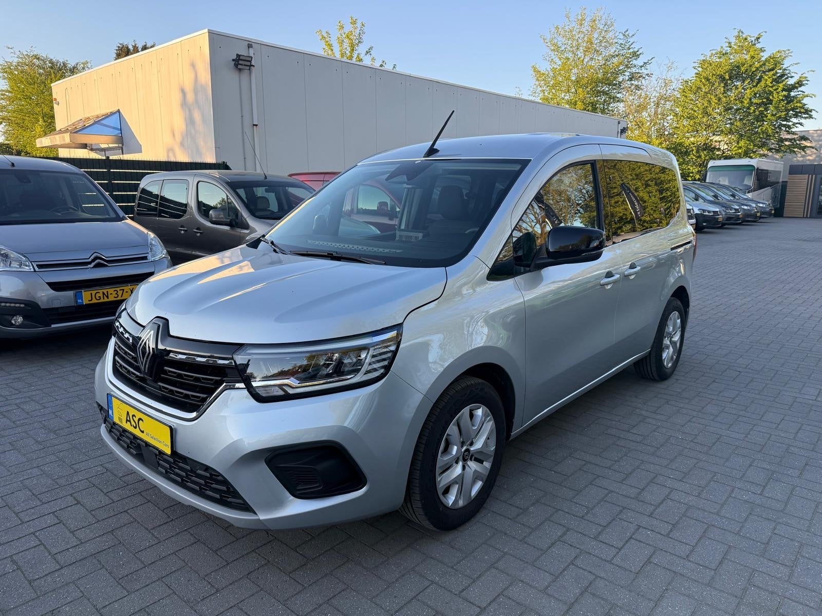 Renault Kangoo Rolstoelauto L1 Automaat 3+1 - Bodemverlaging, Automaat, Gebruikt, Overige carrosserieën, Met garantie (alle)