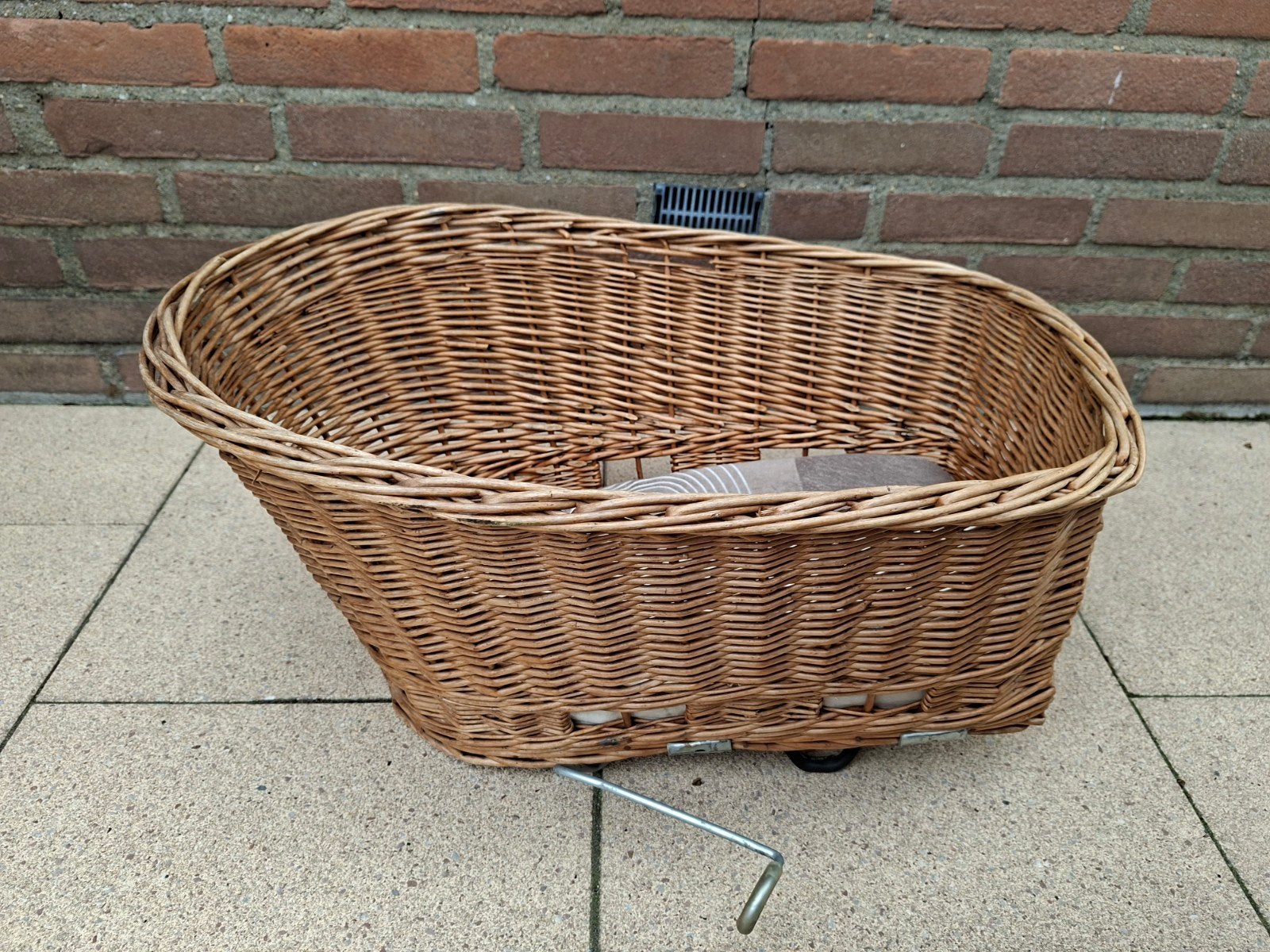 Rotan fietsmand met stuurbevestiging, Ophalen, Gebruikt, Onbekend, Stuurbevestiging