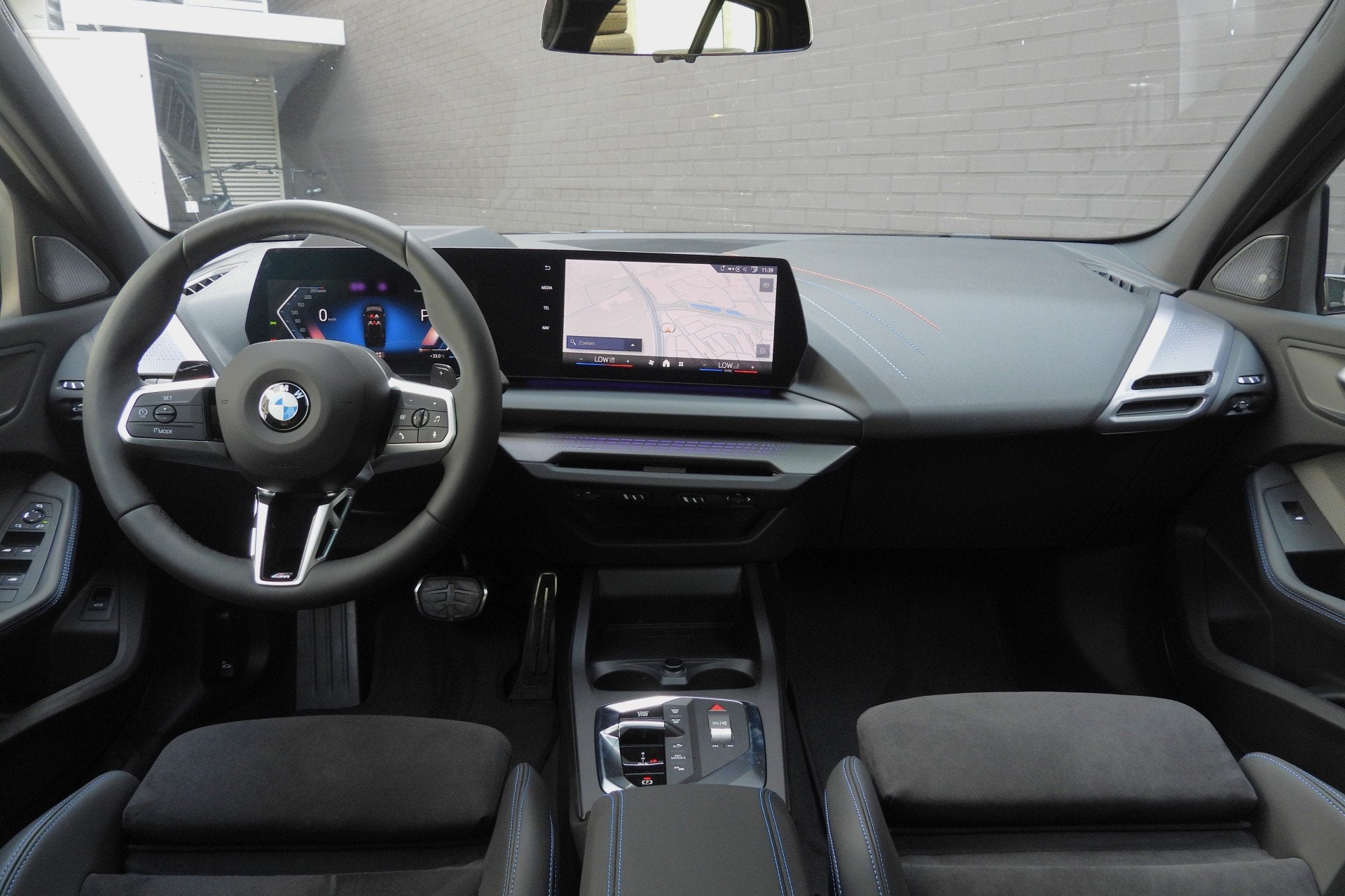 BMW 1 Serie 120 M Sport Automaat / Panoramadak / Sportstoele, Auto's, 156 pk, Met garantie (alle), Zwart, Origineel Nederlands