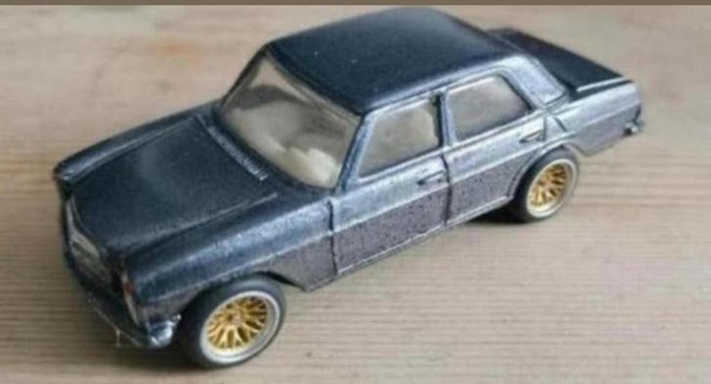Unieke omgebouwde KLASSIEKE CORGI TOYS MERCEDES BENZ W 114, Ophalen of Verzenden, Zo goed als nieuw, Auto, Corgi
