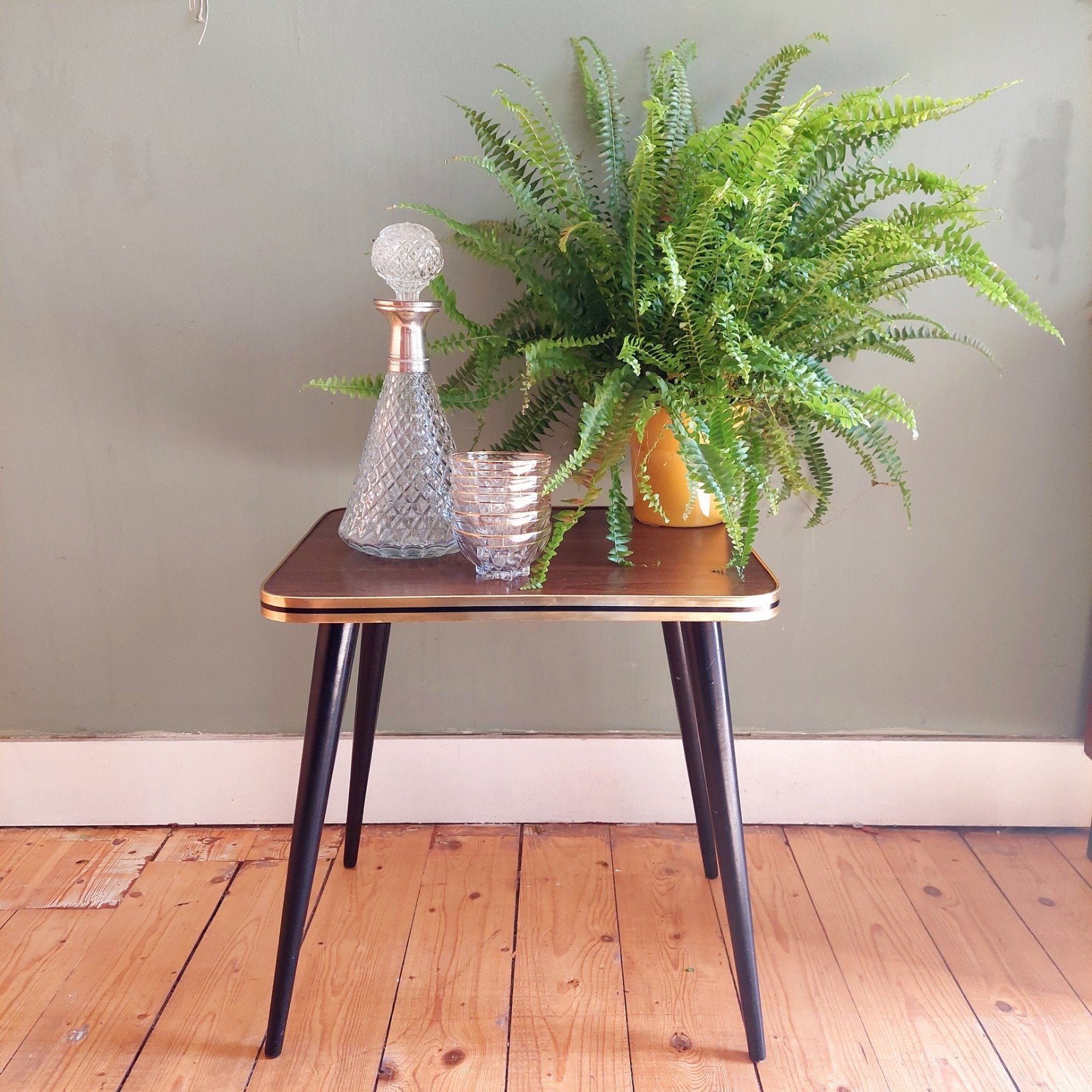 Lucky Vintage Design Bijzettafeltje / Plantentafel 1961, Minder dan 55 cm, Gebruikt, ., Vintage