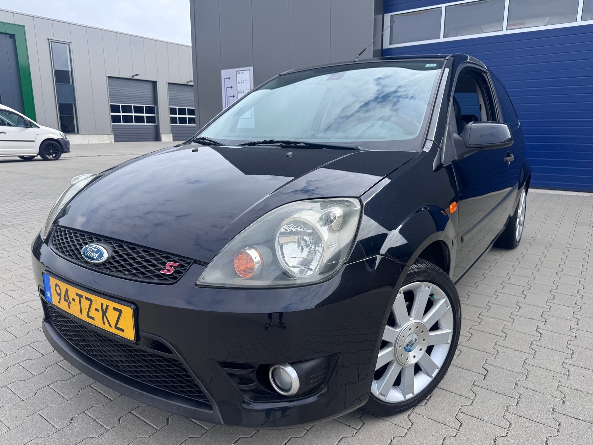 Ford Fiesta 1.6-16V Rally Edition|101Pk||Airco|Nieuwe apk!, Voorwielaandrijving, 1596 cc, Zwart, 4 cilinders