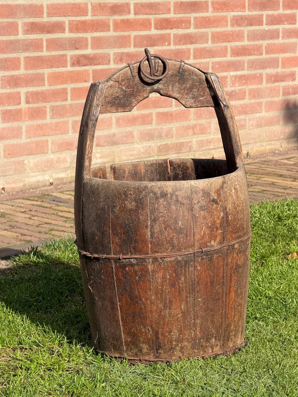 Brocante  houten waterput emmer met ijzeren banden., Ophalen